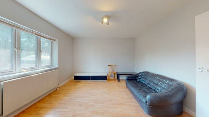 2 Bedroom Flat To Rent In Ambrose Avenue, NW11