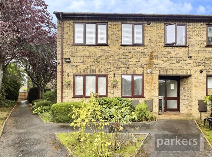 1 Bedroom Apartment For Sale In Dovetrees, Carterton, Oxfordshire, OX18