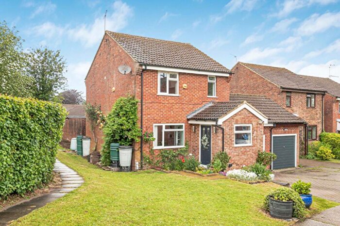 3 Bedroom Detached House For Sale In Salisbury Close, Alton, Hampshire, GU34
