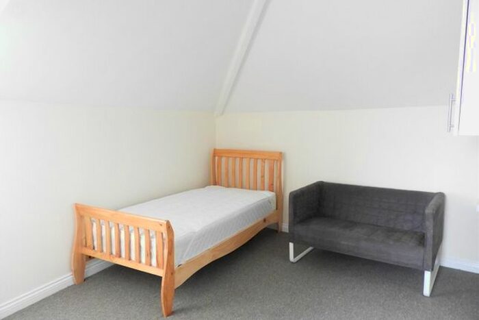 Studio To Rent In Devizes Road, Old Town, Swindon, SN1