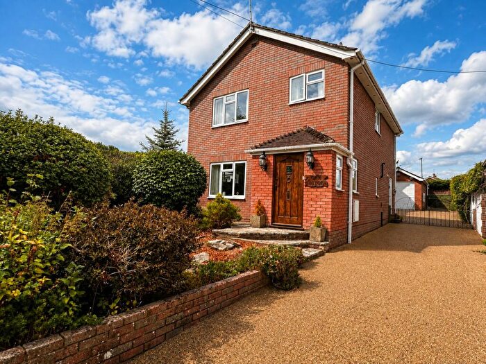 3 Bedroom Detached House For Sale In West Street, Hythe, SO45