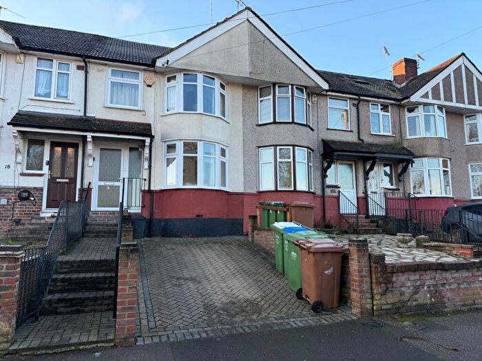 3 Bedroom House For Sale In Holmsdale Grove, Bexleyheath, DA7