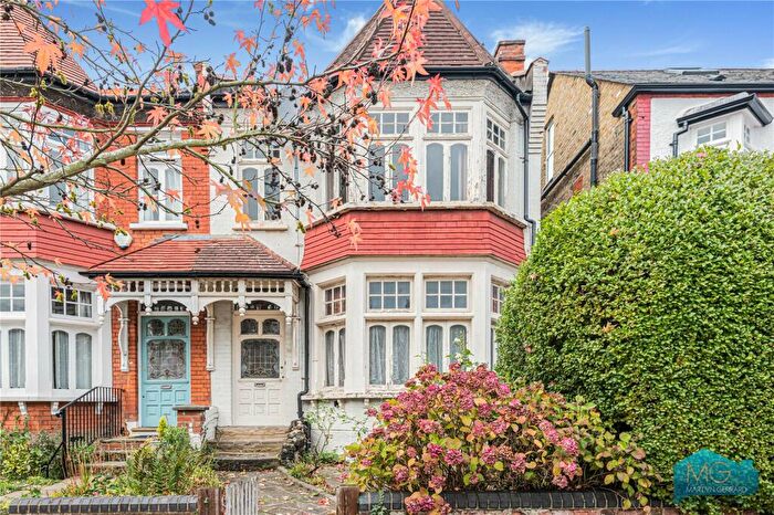 3 Bedroom Semi Detached House For Sale In Ulleswater Road, London, N14