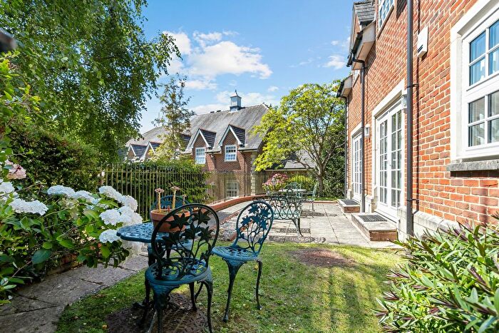 2 Bedroom Flat For Sale In Lancaster House, Park Lane, Stanmore, HA7