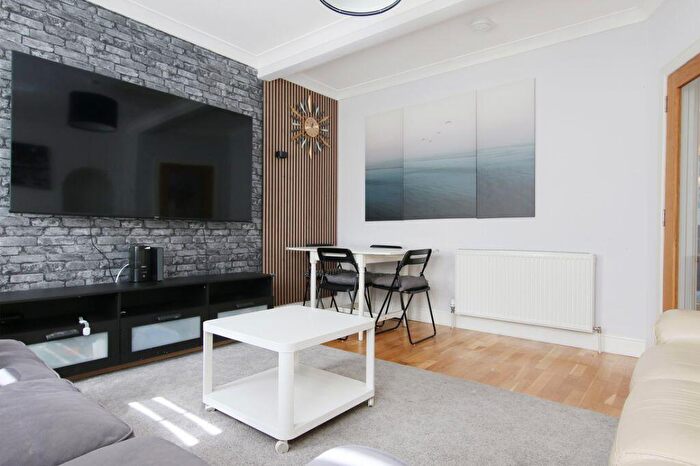 3 Bedroom Flat For Sale In Sighthill Park, Sighthill, Edinburgh, EH11