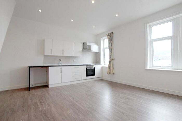 3 Bedroom Flat To Rent In A Keighley Road, Bingley, West Yorkshire, BD16
