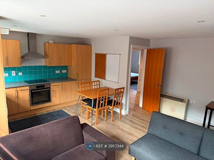 2 Bedroom Flat To Rent In Minster Court, Leicester, LE1