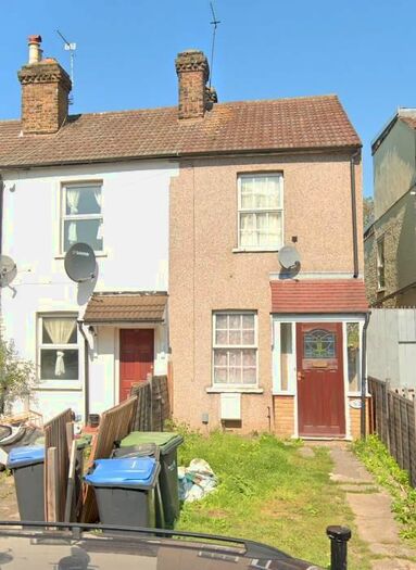 5 Bedroom Property To Rent In Totteridge Road, Enfield, EN3