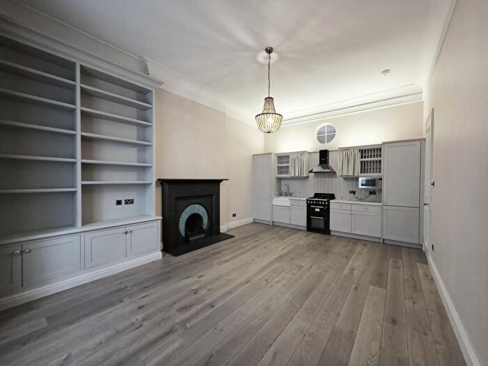 2 Bedroom Maisonette To Rent In Sussex Gardens, W2