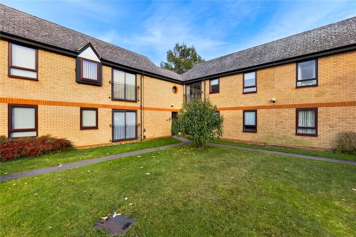 2 Bedroom Flat To Rent In Stamford Close, Royston SG8