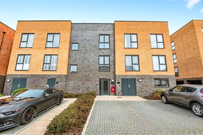 2 Bedroom Flat For Sale In Tiltman Avenue, Greenhithe, Kent, DA9