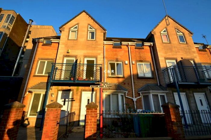 4 Bedroom Town House To Rent In Ellis Street, Hulme, Manchester, M15
