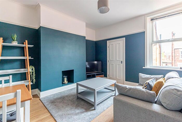 3 Bedroom Flat To Rent In Newlands Road, Jesmond, Newcastle Upon Tyne, NE2