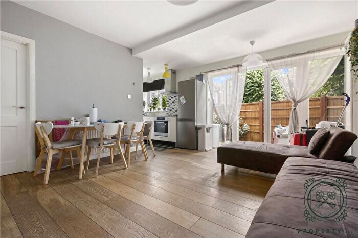 3 Bedroom Apartment To Rent In Carlingford Road, London, N15