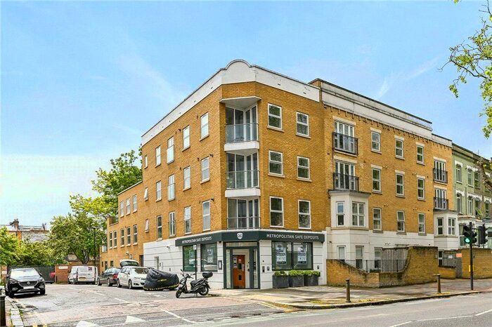 2 Bedroom Flat To Rent In Kings Place, Chiswick High Road, Chiswick, London, W4