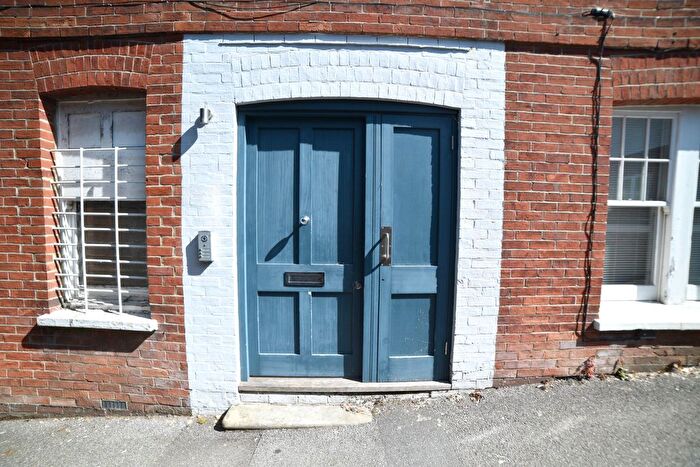 2 Bedroom Property To Rent In High Street, Uckfield, TN22