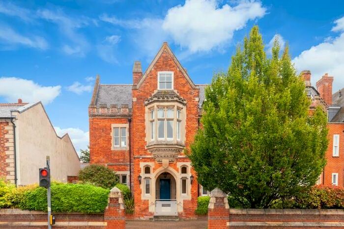 2 Bedroom Apartment To Rent In Newbury Street, Wantage, OX12