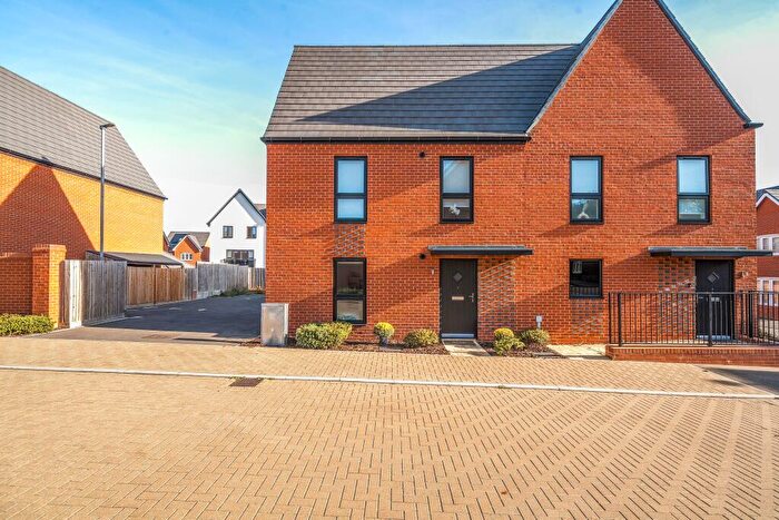 2 Bedroom Ground Maisonette For Sale In Herdwick Avenue, Whitehouse, Milton Keynes, MK8