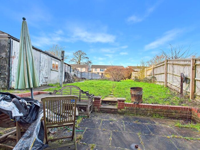 3 Bedroom Semi Detached House For Sale In Cunningham Road, Swindon, SN2