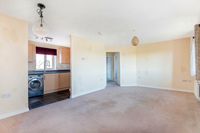 2 Bedroom Apartment To Rent In Berryfields, Aylesbury, HP18