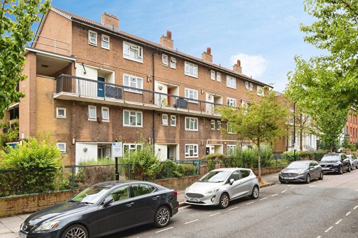 3 Bedroom Maisonette For Sale In Frampton Park Road, London, E9