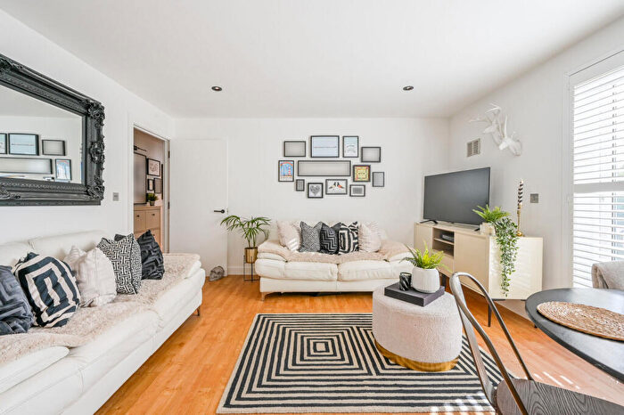 2 Bedroom Flat For Sale In Hereford Road, , Bow, London, E3