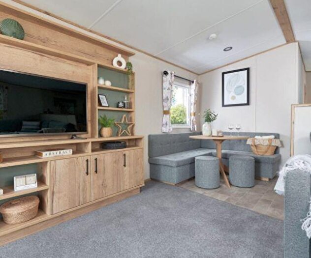 2 Bedroom Park Home For Sale In Hoburne Cotswold, GL7