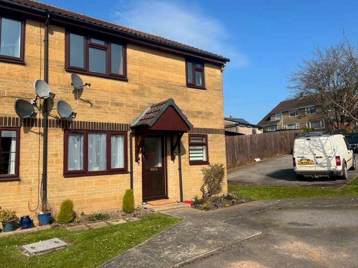 2 Bedroom Flat To Rent In Victoria Park, Castle Cary, BA7