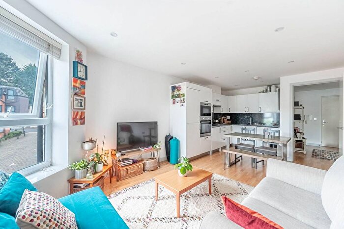 1 Bedroom Flat To Rent In Owen Square, Bushey, Watford, WD19