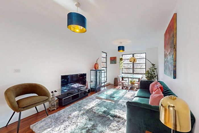 2 Bedroom Flat To Rent In De Beauvoir Crescent, Islington, N1