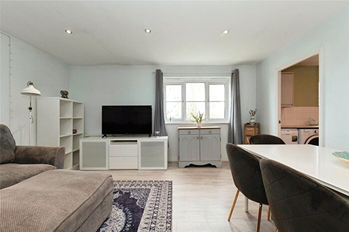 2 Bedroom Flat For Sale In Sherriff Close, Esher, Surrey, KT10
