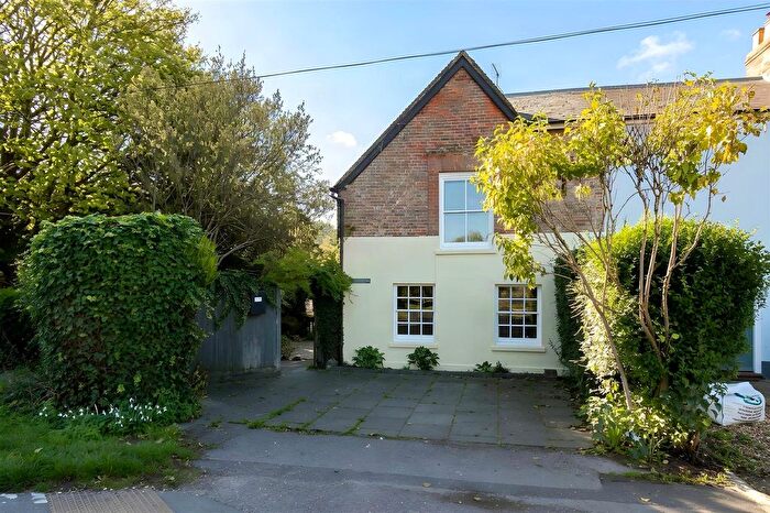 2 Bedroom Property For Sale In High Street, Stockbridge, SO20
