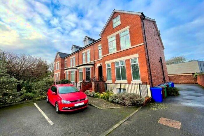 2 Bedroom Flat To Rent In Whitelow Road, Manchester, M21