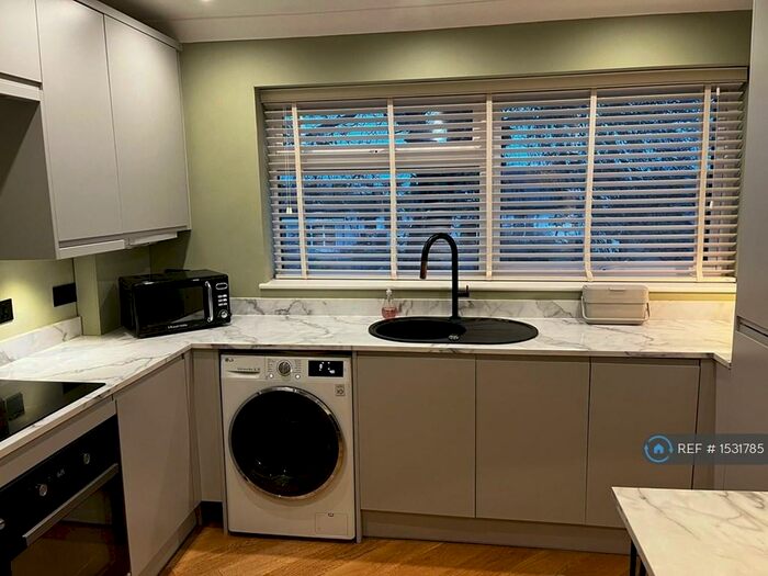 2 Bedroom Flat To Rent In Patching Hall Lane, Chelmsford, CM1