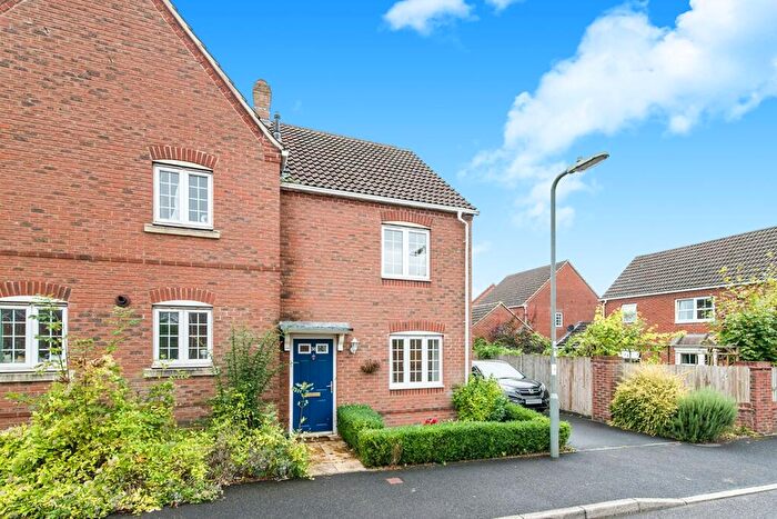 2 Bedroom Semi Detached House To Rent In Wedderburn Avenue, Beggarwood, Basingstoke, Hampshire, RG22