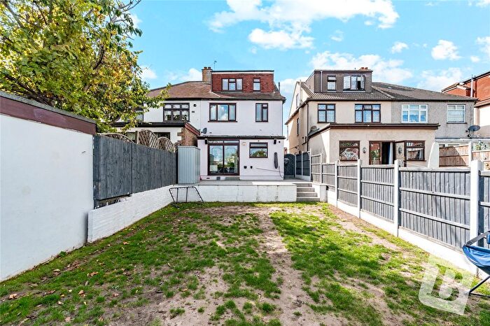 3 Bedroom Semi-detached House For Sale In Suttons Lane, Hornchurch, RM12