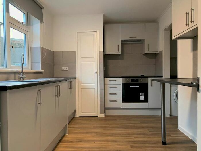 2 Bedroom Flat To Rent In Grundys Hill, Ramsgate, CT11