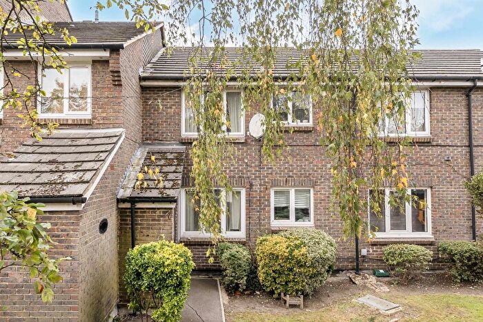 1 Bedroom Maisonette For Sale In Milford Mews, Streatham, SW16