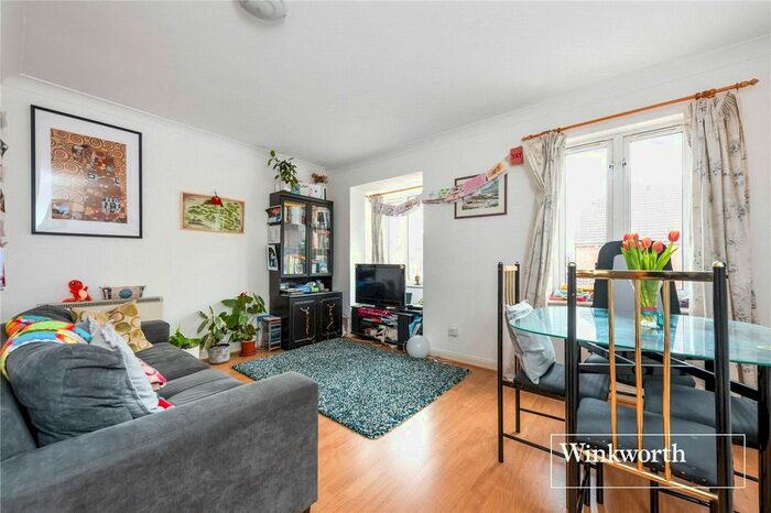 2 Bedroom Flat To Rent In Dorset Mews, Finchley, London N3