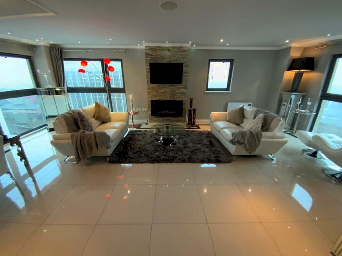 3 Bedroom Apartment To Rent In Churchill Way, CF10