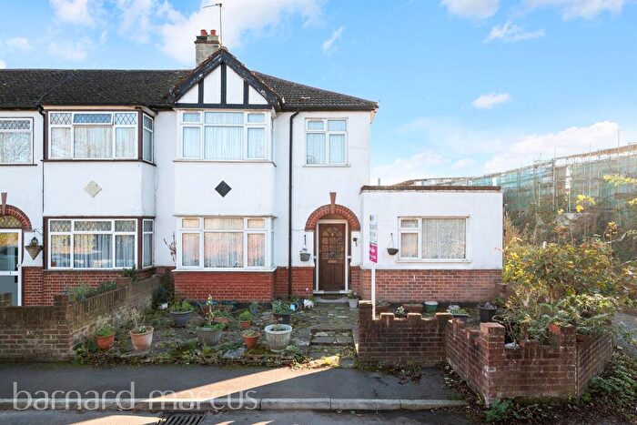 3 Bedroom End Of Terrace House For Sale In The Close, Mitcham, CR4