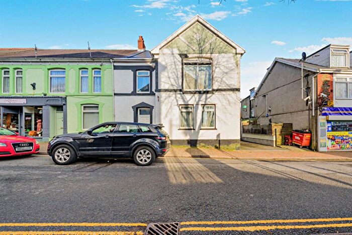4 Bedroom End Of Terrace House For Sale In Commercial Street, Ystradgynlais, Swansea, SA9