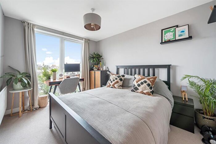 2 Bedroom Apartment For Sale In Wallingford Way, Maidenhead, SL6