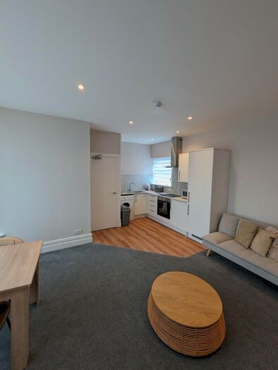 1 Bedroom Flat To Rent In Archer Road, Penarth, South Glamorgan, Vale Of Glamorgan, The, CF64