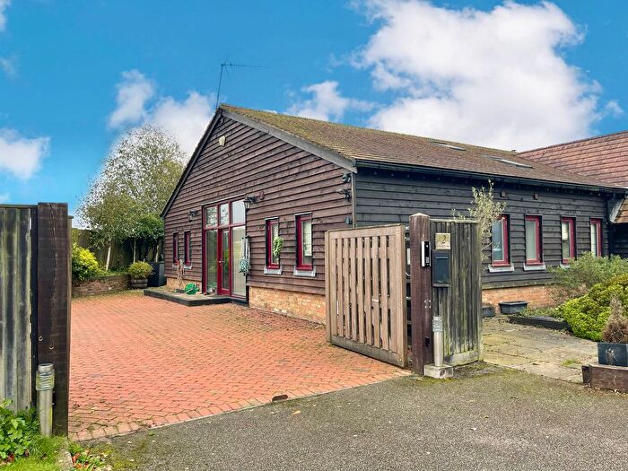 3 Bedroom Barn Conversion To Rent In Shipfield Close, Tatsfield, Westerham, TN16