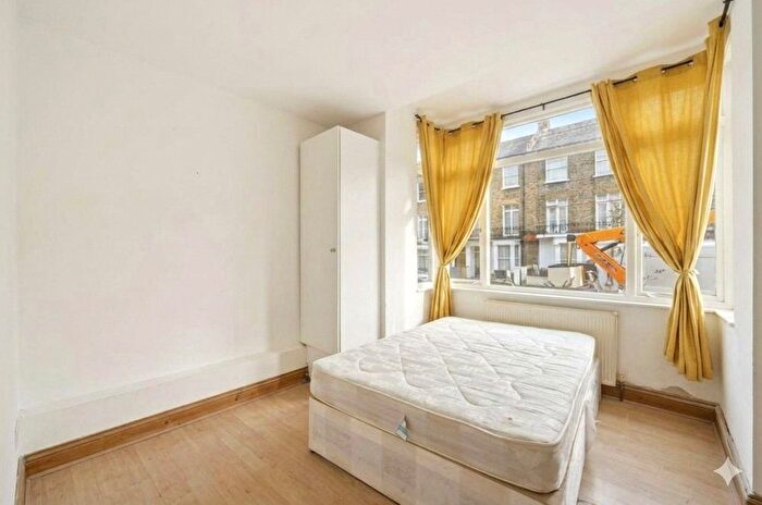 3 Bedroom Flat To Rent In Davenant Road, Archway, London, N19