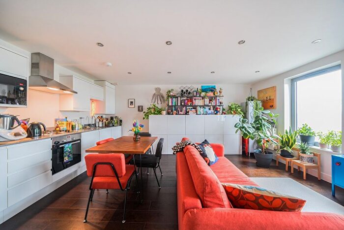 1 Bedroom Flat For Sale In Willesden Lane, Brondesbury, London, NW6