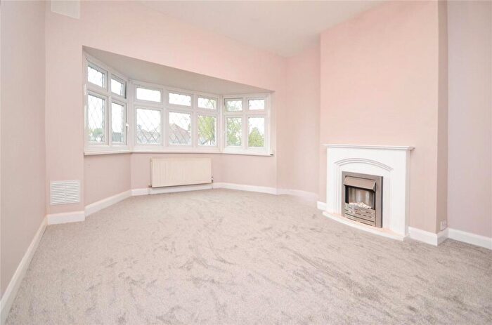 2 Bedroom Apartment To Rent In Grove Court, Little Gaynes Lane, Upminster, RM14