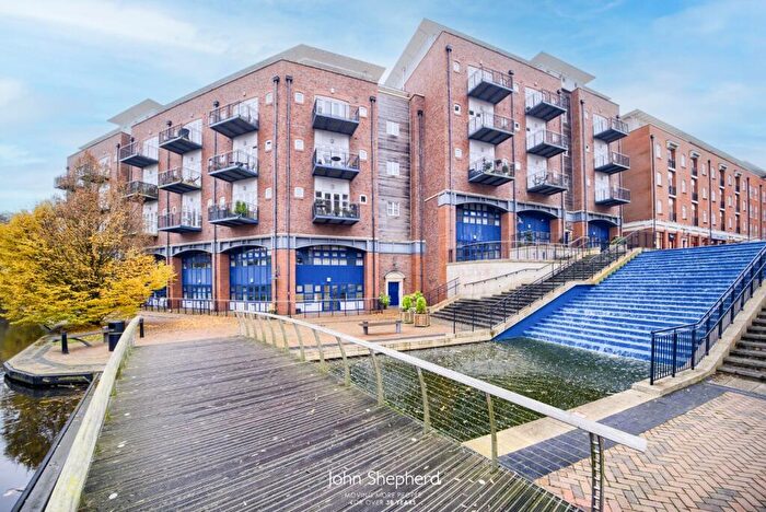 2 Bedroom Flat To Rent In Waterside, Shirley, Solihull, West Midlands, B90