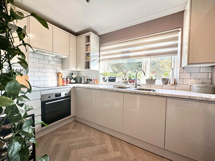 2 Bedroom Apartment To Rent In Frescade Crescent, Basingstoke, RG21